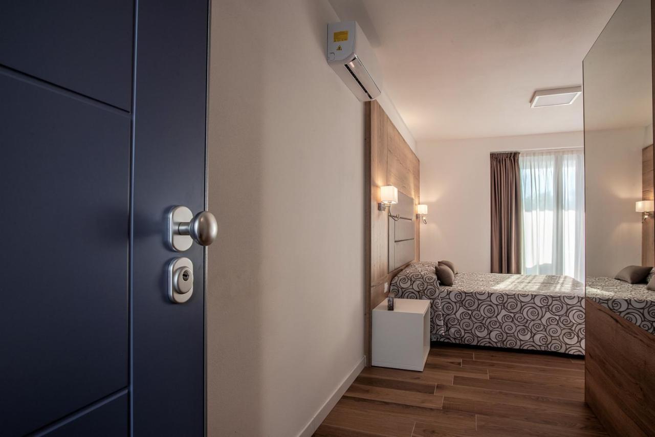 Aparthotel Miramare Grado Bagian luar foto