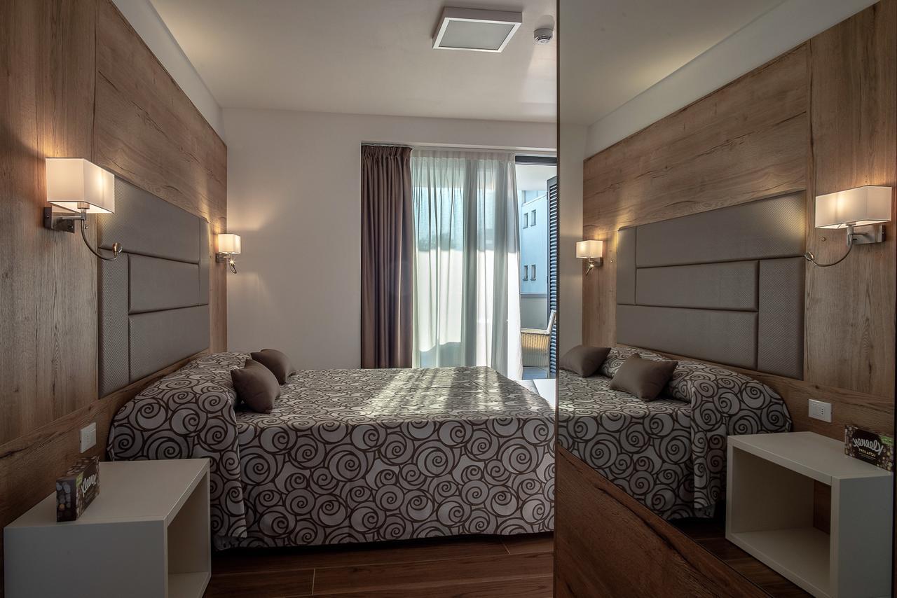 Aparthotel Miramare Grado Bagian luar foto